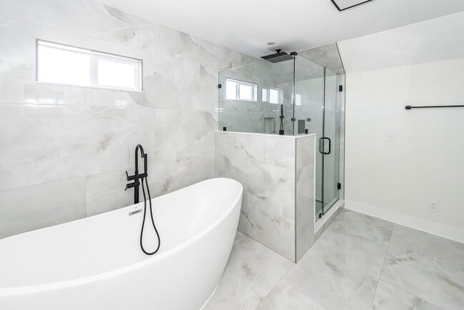 Building Photo - 3 Bedroom, 3 Bathroom Home in Union Heights - North Charleston