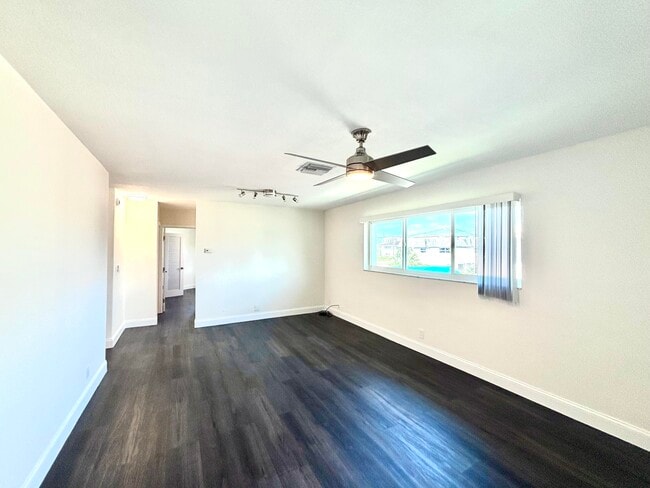 Building Photo - 491 W Camino