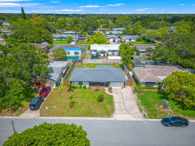 Building Photo - 1501 San Helen Dr