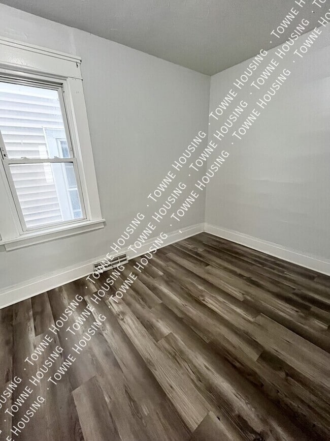 Building Photo - 2099 Niagara St