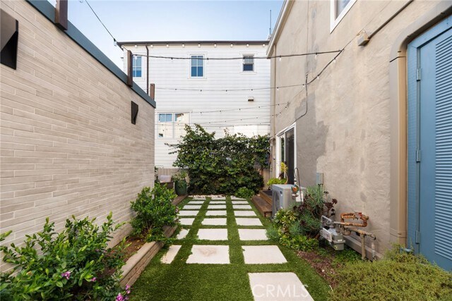 Building Photo - 330 28th St