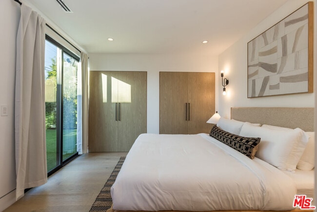 Building Photo - 1161 Stearns Dr