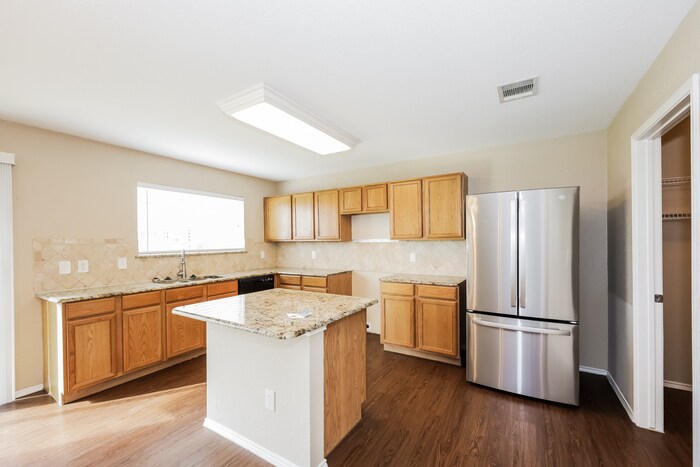 Building Photo - 200 Cheyenne Dr