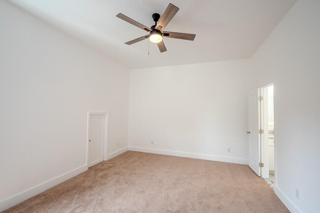 Building Photo - 1993 Reynolds Dr SW