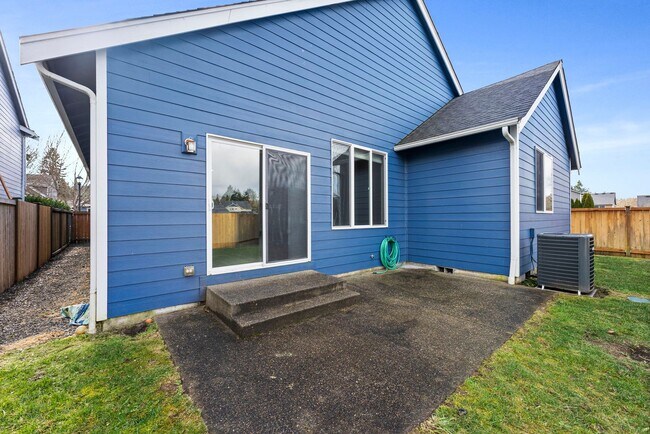 Building Photo - Vaulted Ceilings, A/C & Fully Fenced Yard – Beautiful 3-Bedroom Olympia Home!