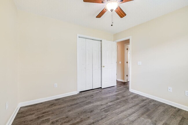 Building Photo - Move-In Ready 3-Bedroom Home with Fenced Backyard in Guyton!