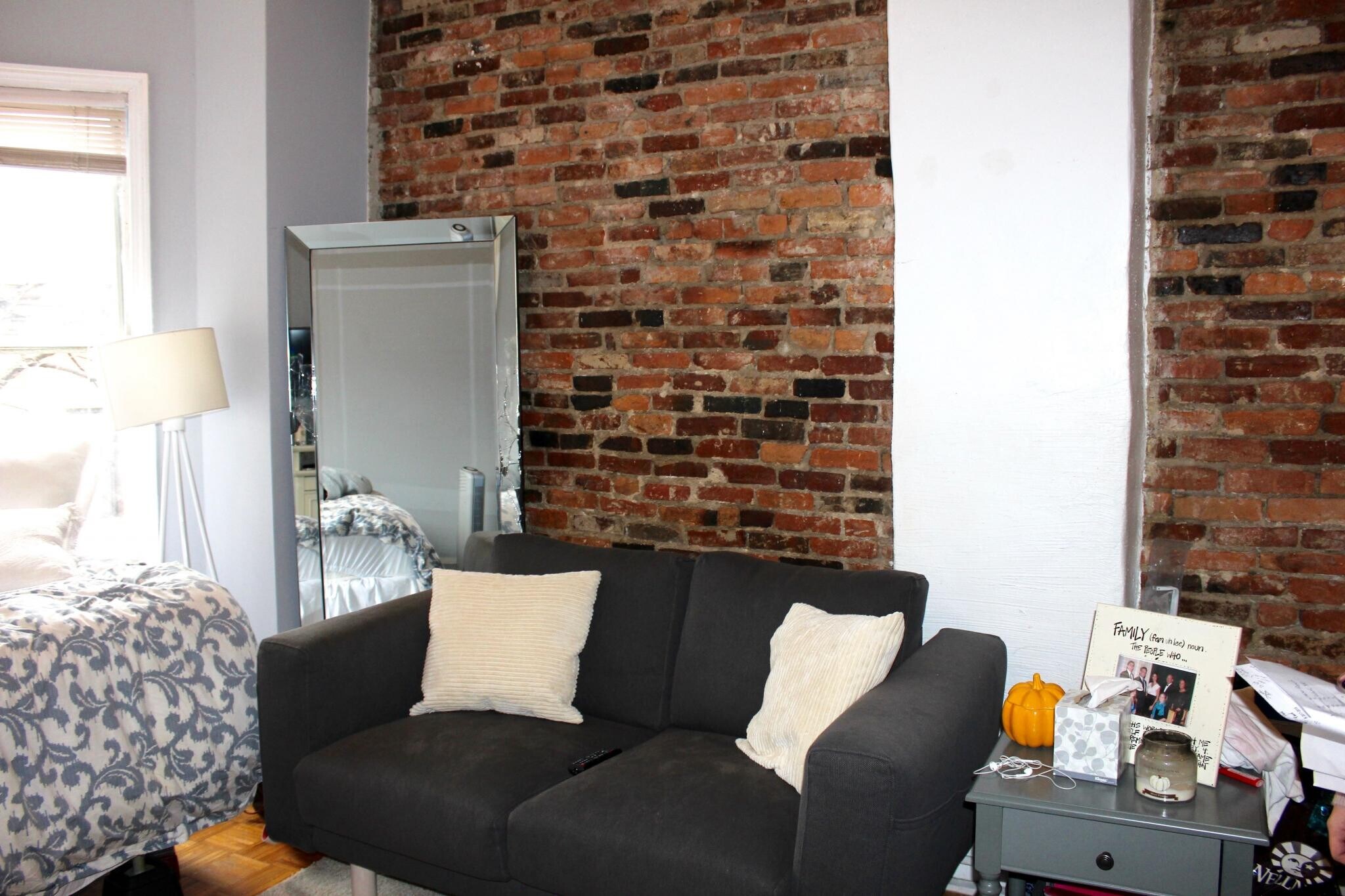 Building Photo - 40 Anderson St