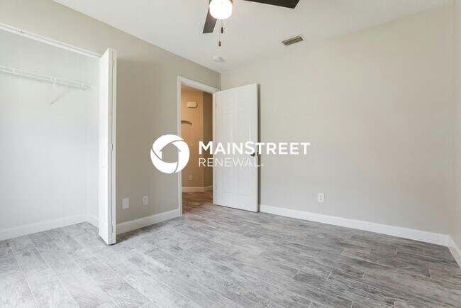 Building Photo - 3 Bedroom Pet-Friendly Home in SARASOTA, FL with Main Street Renewal