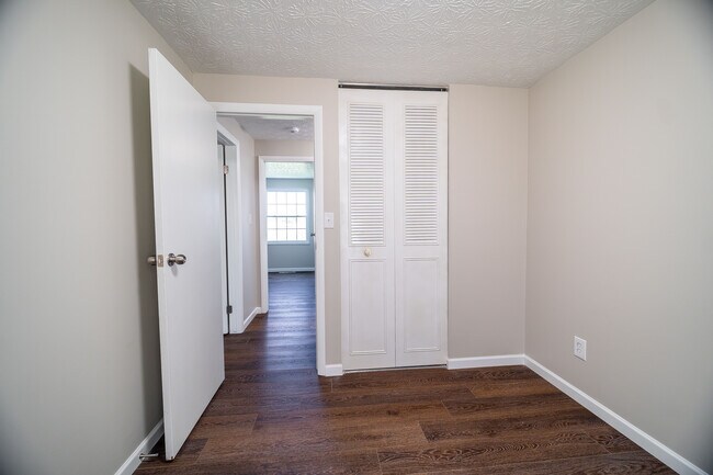 Building Photo - 5272 Quincy Dr