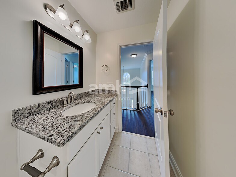 Building Photo - 27 Winslow Cir