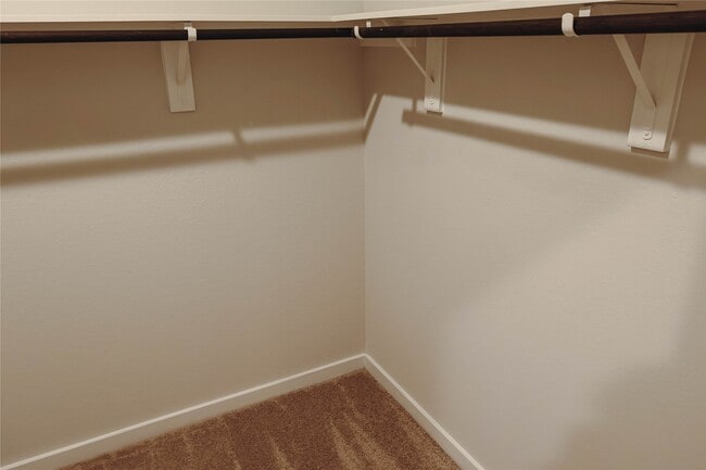 Building Photo - 16 Courageous Side Way