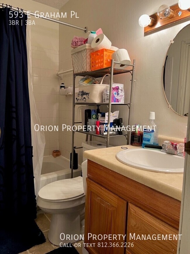 Building Photo - 593 E Graham Pl