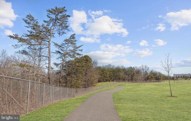 Building Photo - 7126 Tilbury Way