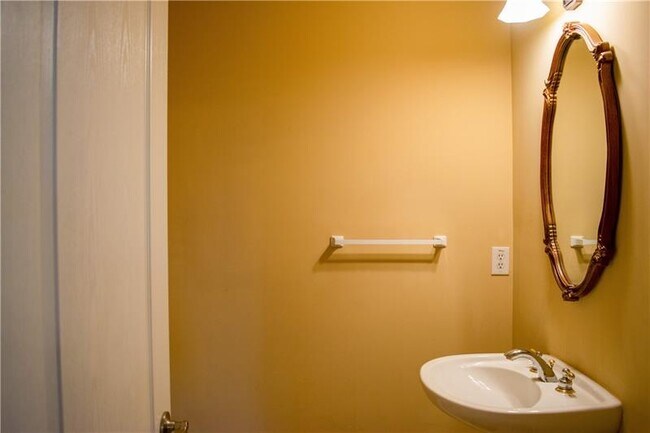 Building Photo - 2627 Gadsen