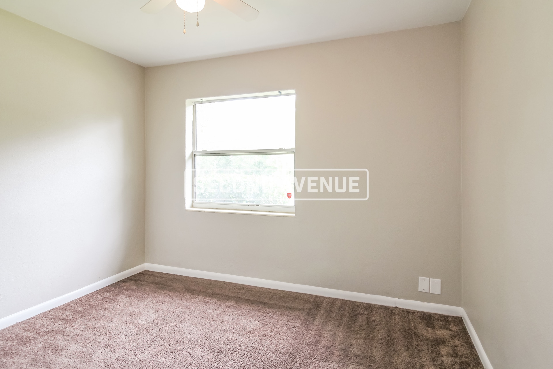 Building Photo - 1544 Breton Rd