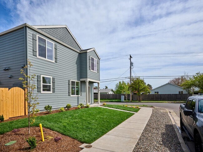 Building Photo - 296 28th Ave SE