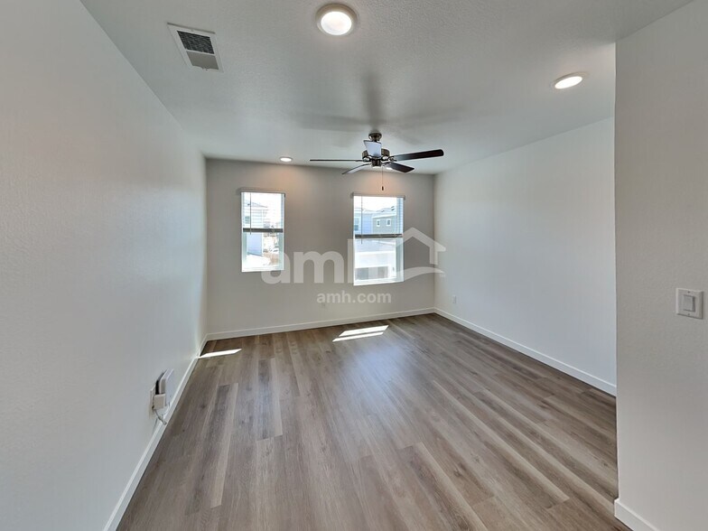 Building Photo - 23542 E 3rd Pl