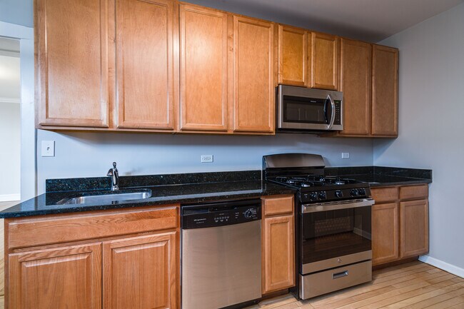 Kitchen with Granite Countertops - 603 Washington Blvd