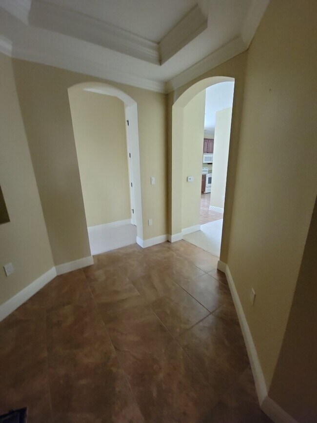 Building Photo - 3 Bedroom / 3 Bathroom - Tidelands