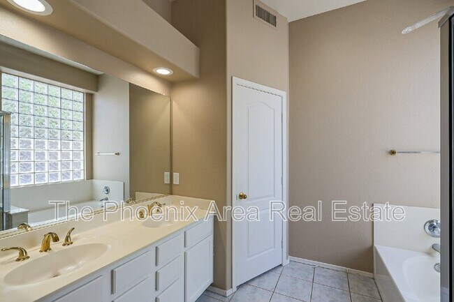 Building Photo - 7237 E Gallego Ln