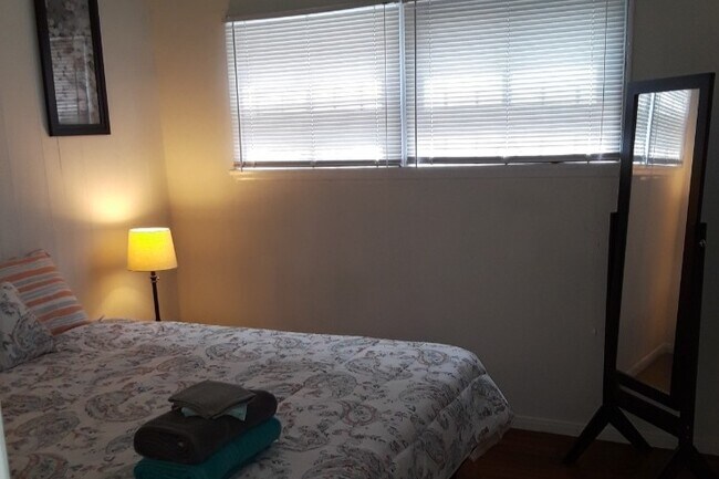 Building Photo - 11053 Venice Blvd