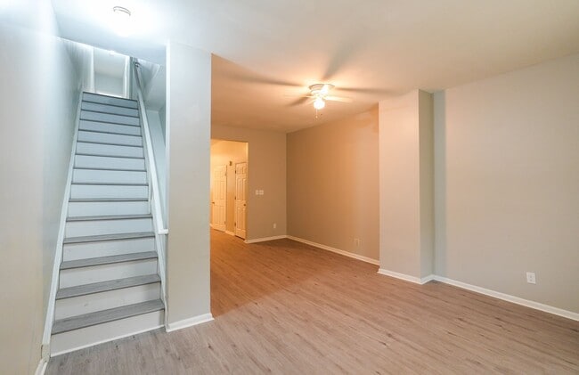 Building Photo - Newly renovated 6 bedroom 2.5 bath in Carroll Park Area
