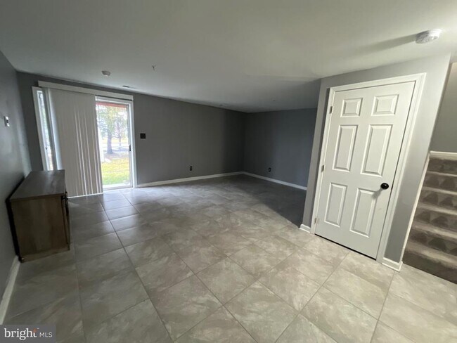 Building Photo - 2212 Historic Dr