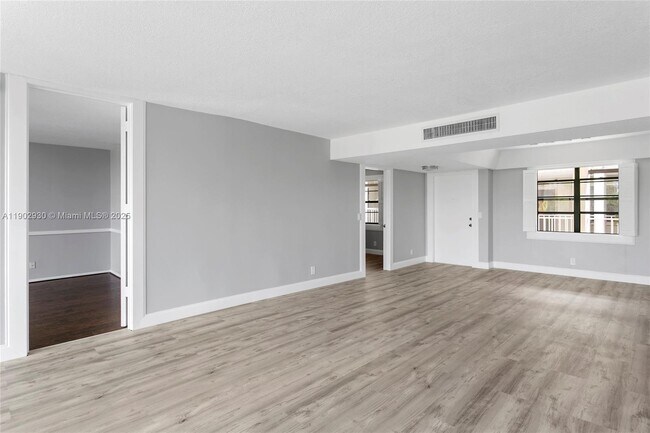 Building Photo - 501 SW 11th Pl