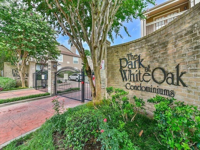 Building Photo - 1860 White Oak Dr