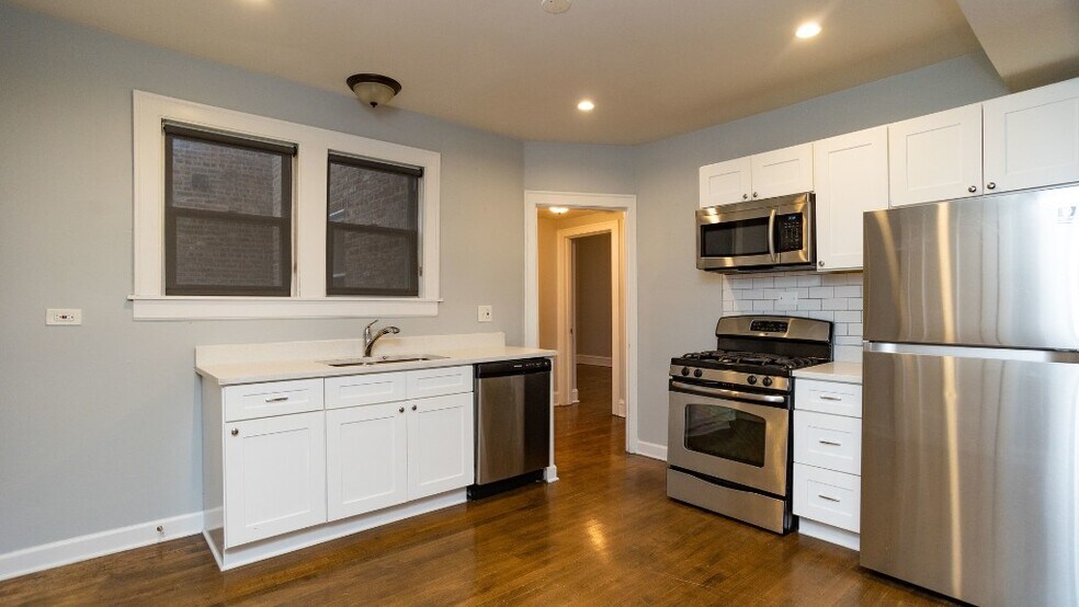 Primary Photo - 3320 N LeClaire Ave