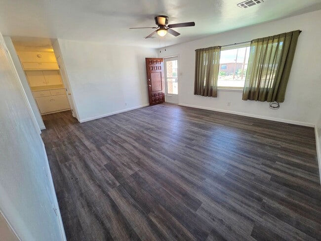 Building Photo - 3 or 4 Bedroom Home For Rent with New Refrigerated Air