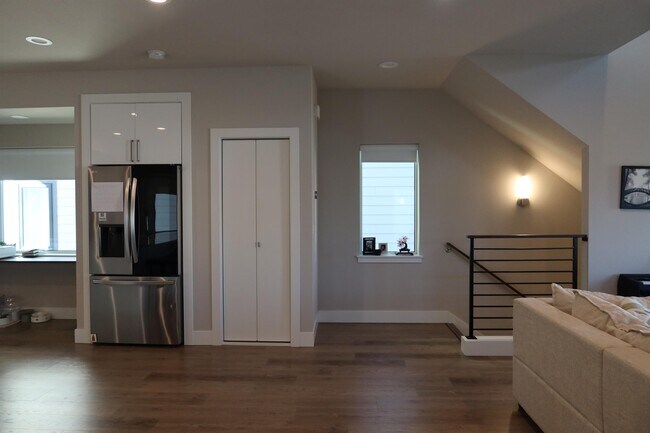 Building Photo - 4179 SE 68th Ave