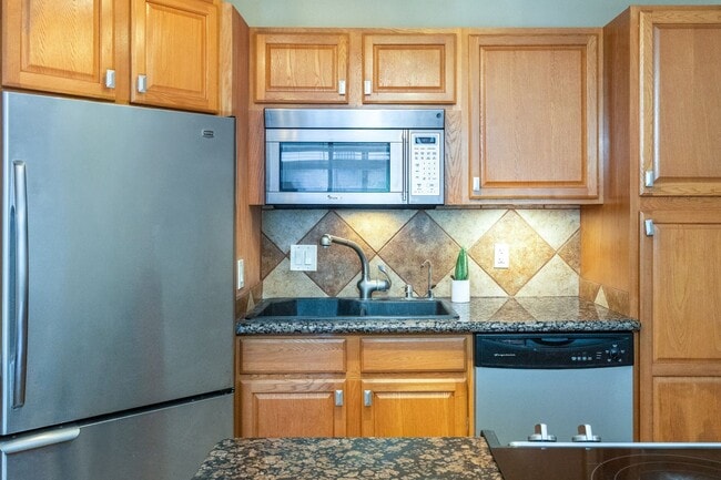 Building Photo - Furnished, One Bedroom/One Bathroom, Ocean...