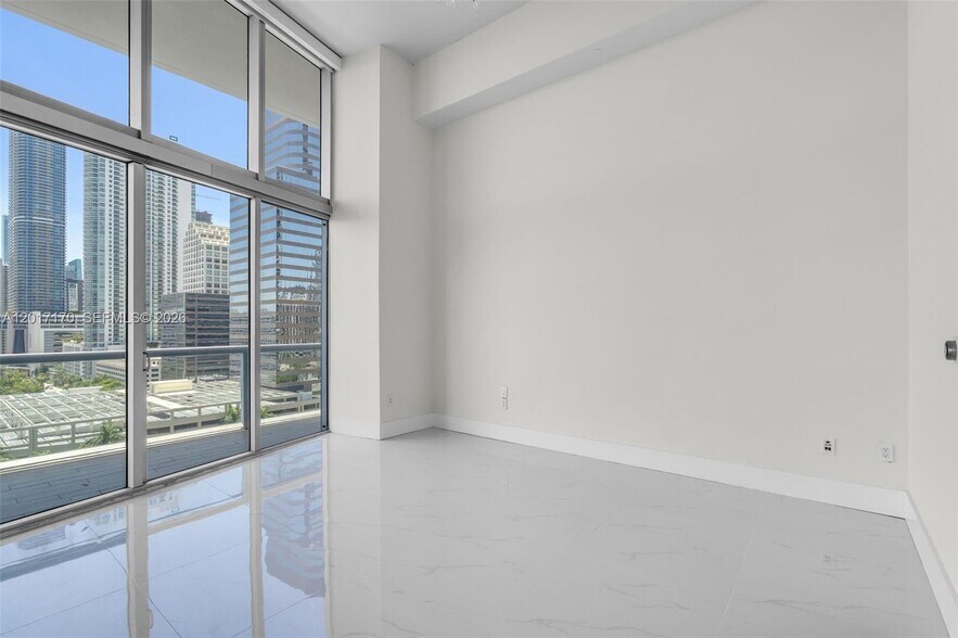 Building Photo - 495 Brickell Ave