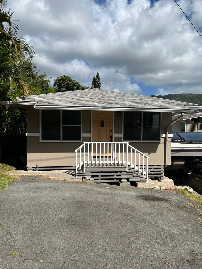 Building Photo - 2871 Manoa Rd