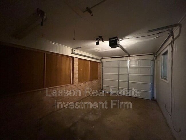 Building Photo - 2038 Lovers Ln