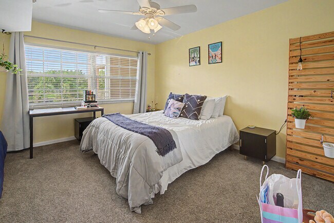 Building Photo - 3930 Oaks Clubhouse Dr