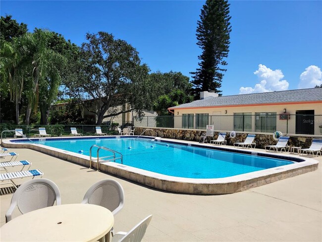 Building Photo - 1635 58th Terrace S