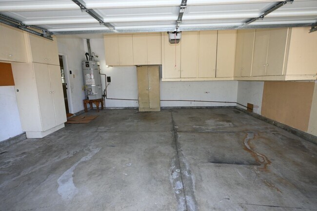 Building Photo - Beautiful Mission Viejo 5 bedroom 2.5 bathroom plus den home