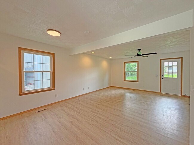 Building Photo - S. Market Duplex