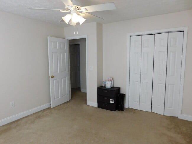 Building Photo - 119 Pella Ln