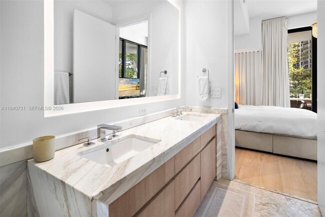 Building Photo - 2831 S Bayshore Dr