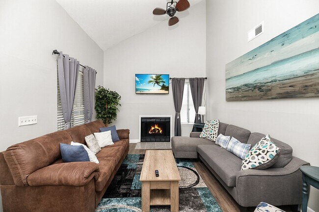 Building Photo - Charming and Spacious Home