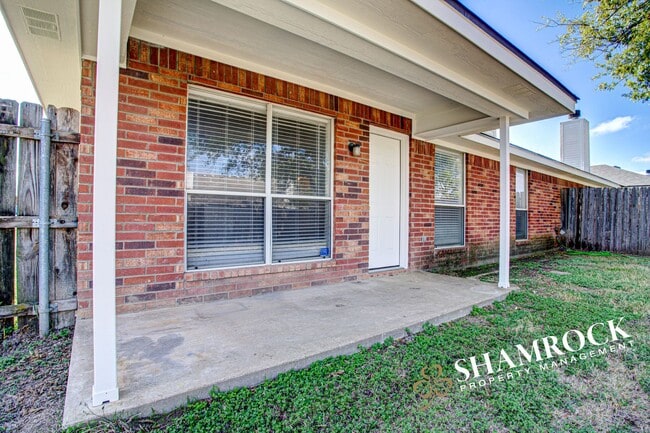 Building Photo - Duplex near Hewitt Post Office