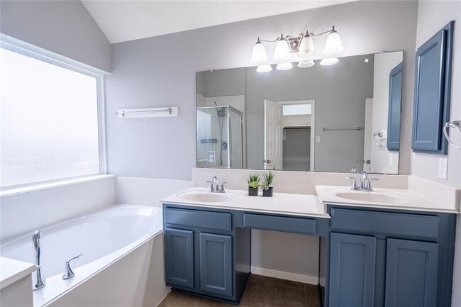 Building Photo - 2435 Golden Fork Dr