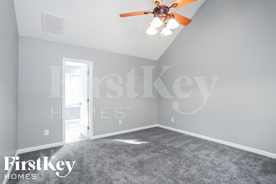 Building Photo - 4905 Chimney Springs Dr
