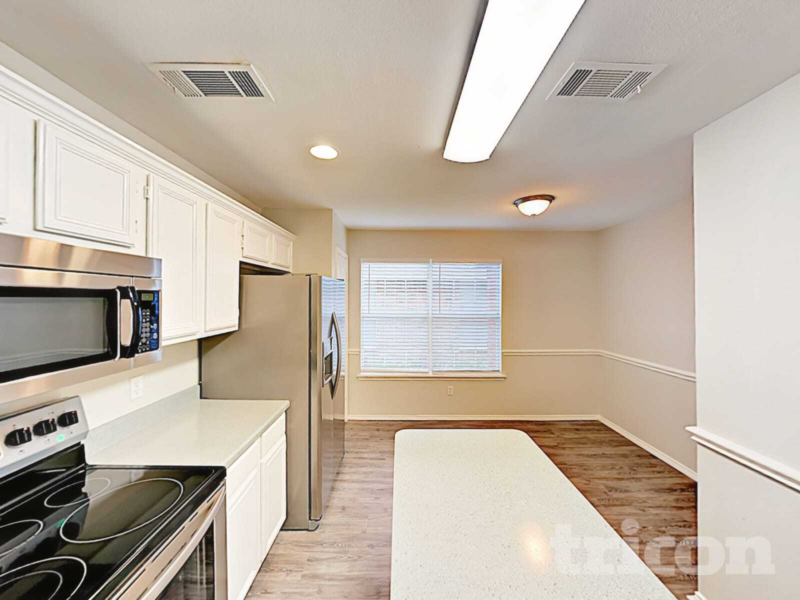 Building Photo - 1028 Glencrest Dr