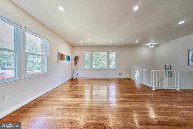 Building Photo - 9516 Bonair Dr