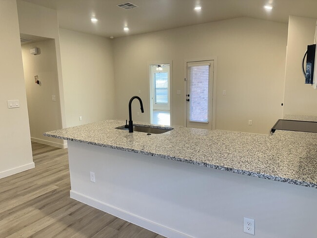 Building Photo - 2013 Cottonwood Ave