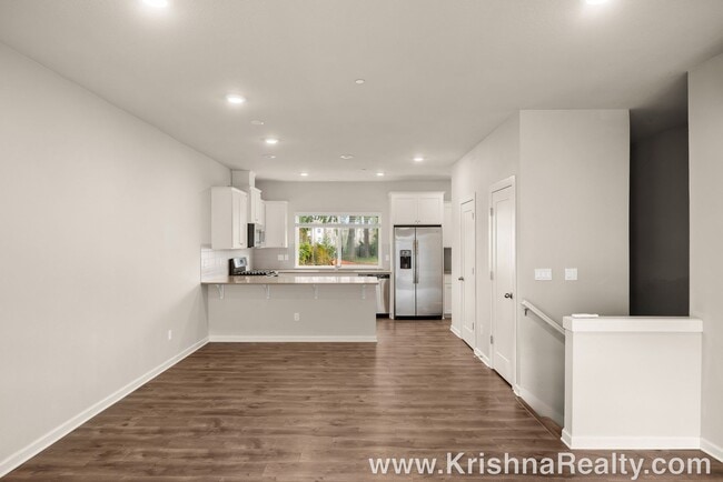 Building Photo - Lovely 3 BR | 2.5 BA Townhome | Hillsboro | Minutes from Orenco Station | Excellent Location!